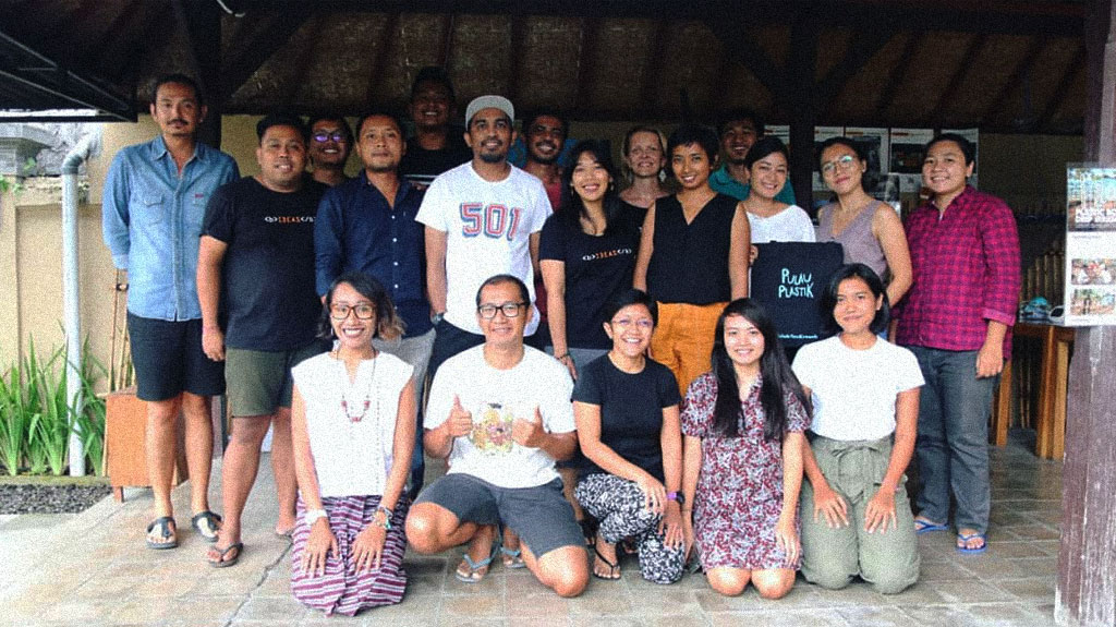 Glenn Fredly with Kopernik team in Ubud, Bali