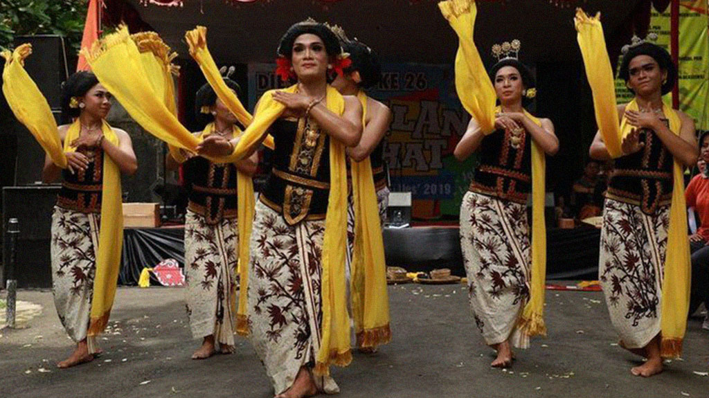 Lengger dance is one of Indonesia's traditional cross-gender dances from Banyumas, Central Java, and is an example of the gender fluidity in Indonesia's arts and culture (Photo credit: Kompas)