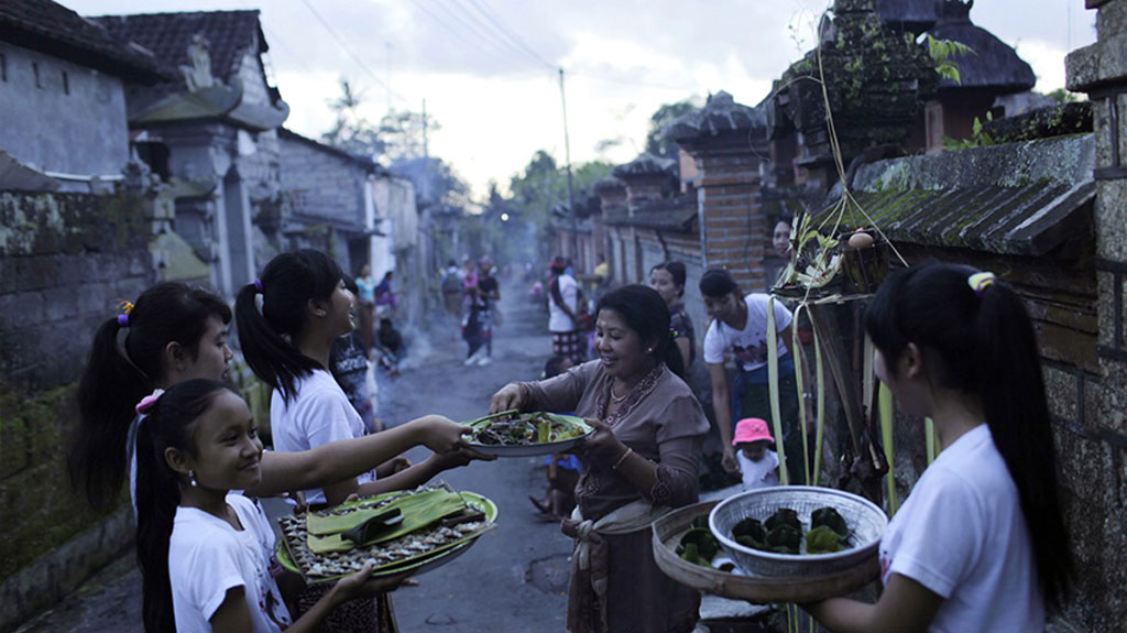 Balinese gather in front of their houses to prepare offerings for a ritual ahead of Nyepi day in Ubud Gianyar, Bali (source: theatlantic.com)