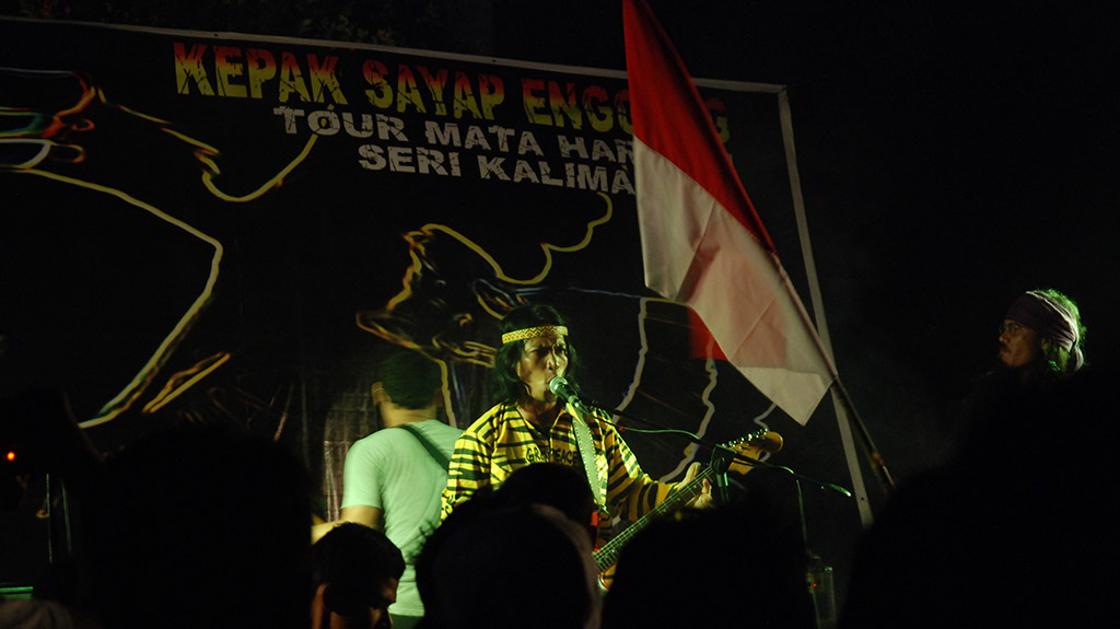 Navicula performed during their Mata Harimau Borneo Tour